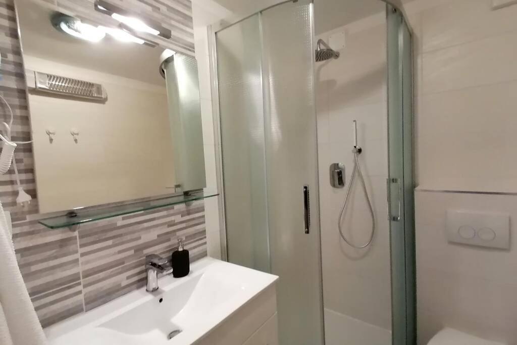 Apartment Veli Dvor Cres Eksteriør billede