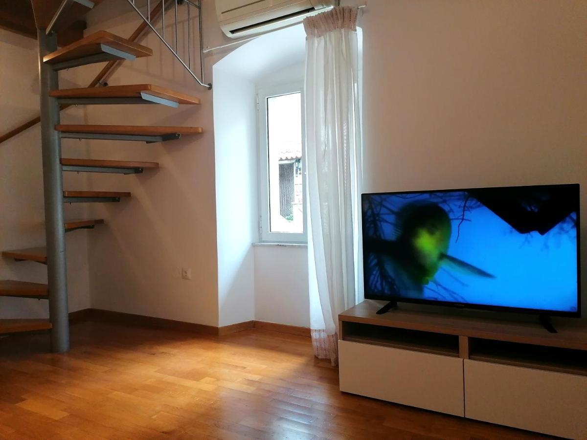 Apartment Veli Dvor Cres Eksteriør billede