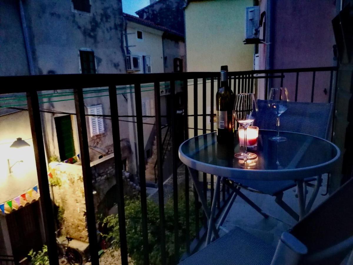 Apartment Veli Dvor Cres Eksteriør billede